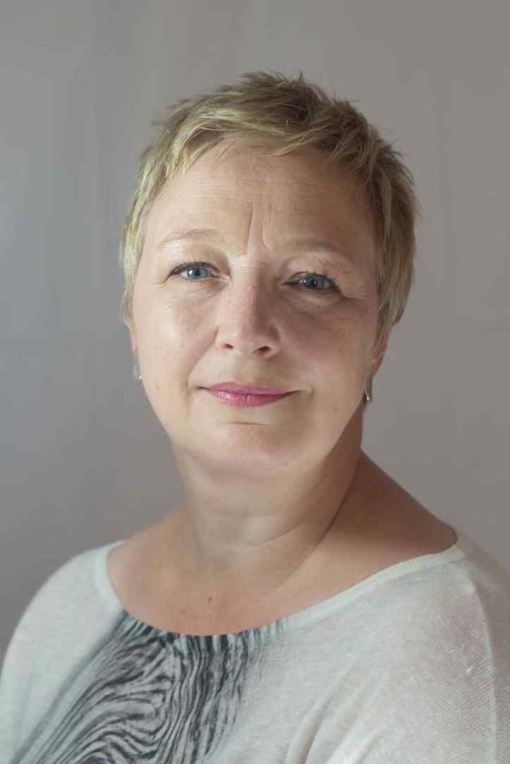 Stephanie-Butland-image-Carliol-Photography-3-small