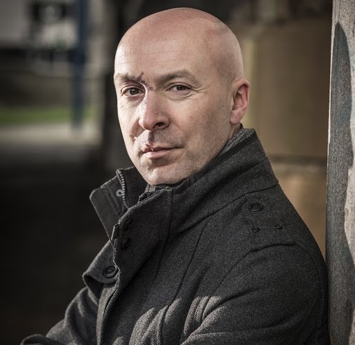 Christopher-Brookmyre-c-Chris-Close-HS-min-515x500